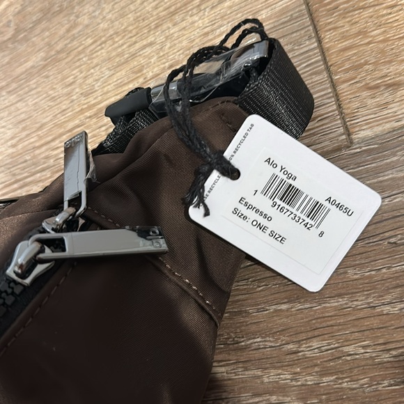 NEW W TAGS Alo Explorer Fanny Pack in Espresso - Picture 3 of 4